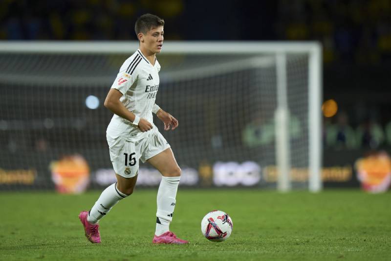 Top Tài Năng Trẻ Triển Vọng Nhất 2025 - Thế Hệ Kế Thừa Đang Bứt Phá 5 Arda Güler