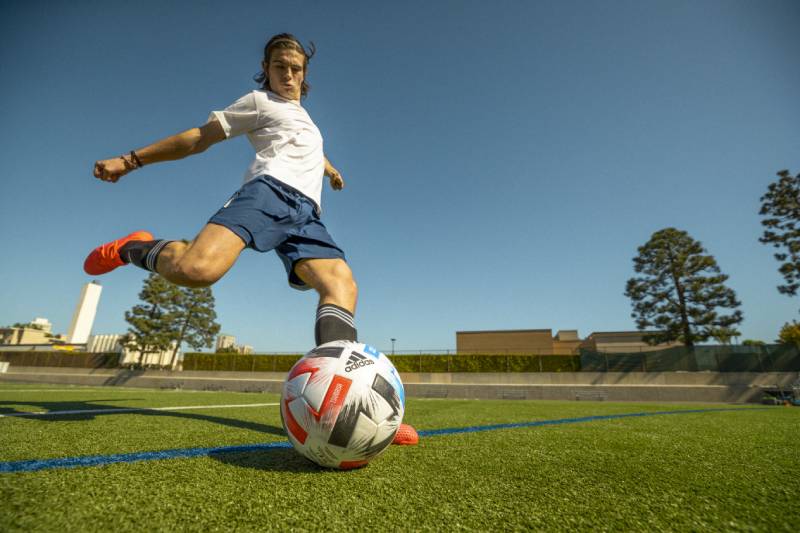 Chọn thời điểm vàng để tung cú sút xa