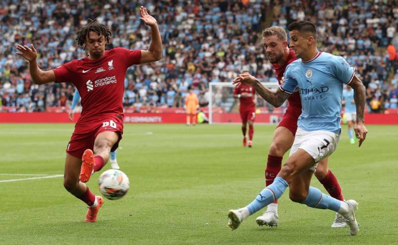 Hậu vệ biên là ai và vì sao tầm quan trọng tăng mạnh?