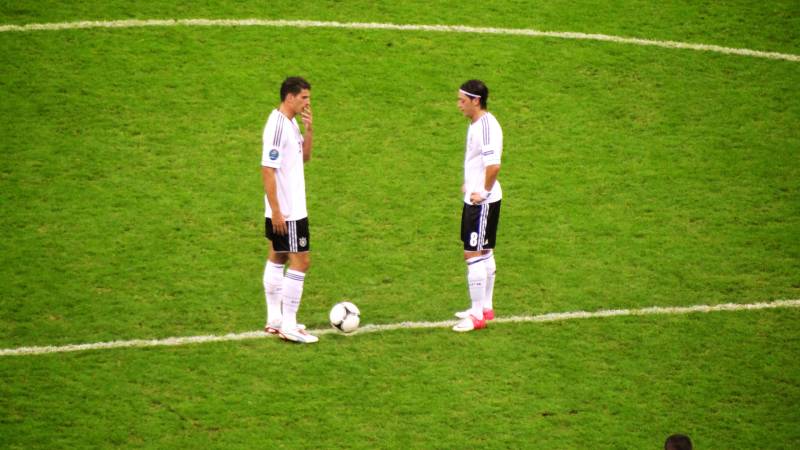 Quan sát sự thay đổi tỷ lệ Kick-off trong 1–2 giờ trước trận